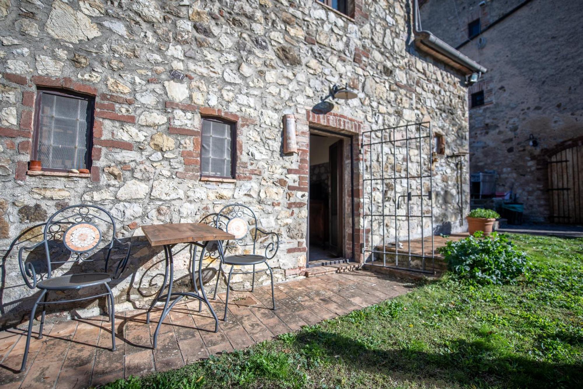 Agriturismo Antico Borgo Montacuto Pari Номер фото